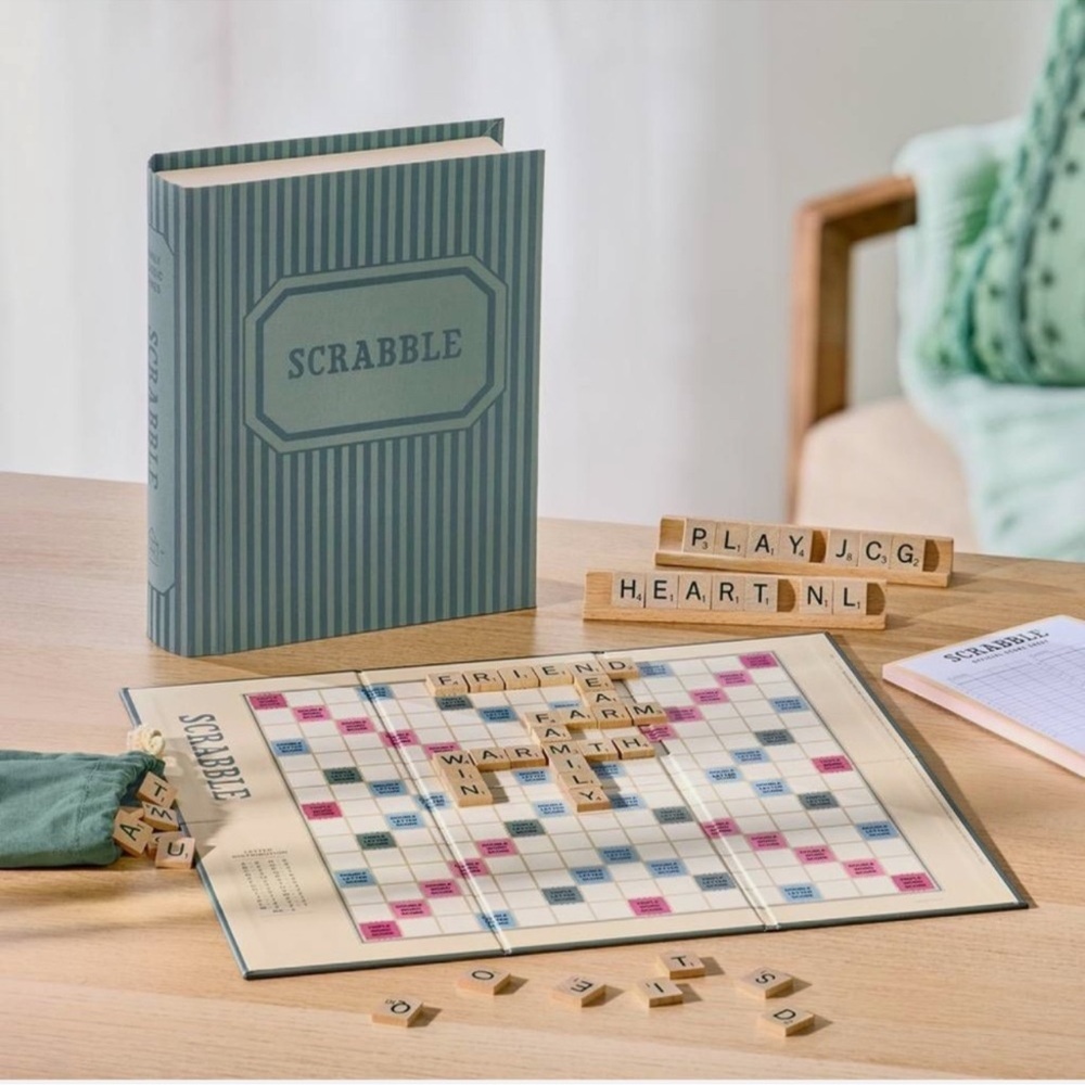 Scrabble Bookshelf Board Game - Hearth & Hand with Magnolia BRAND NEW - Picture 4 of 4